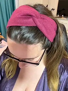 DienkaGreen online show from 11-18-25, 08:08