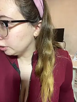 DienkaGreen online show from 11-20-25, 04:23