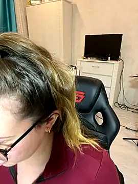 DienkaGreen online show from 11-29-25, 06:44