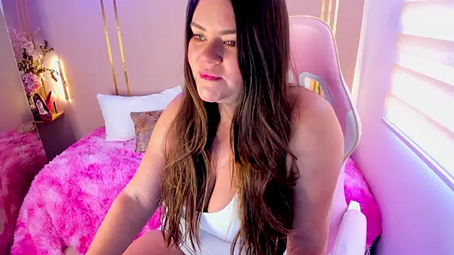 Snapshot of lena_paulxo chatting on 06-19-26, 05:39 lena paulxo online show from 06-19-26, 05:39