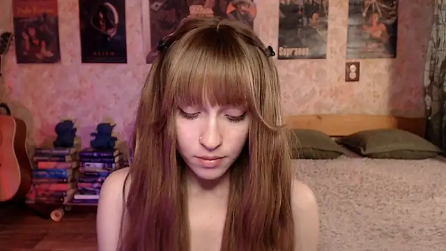Snapshot of Friendly_Ellie chatting on 06-05-26, 01:17 Friendly Ellie online show from 06-05-26, 01:17