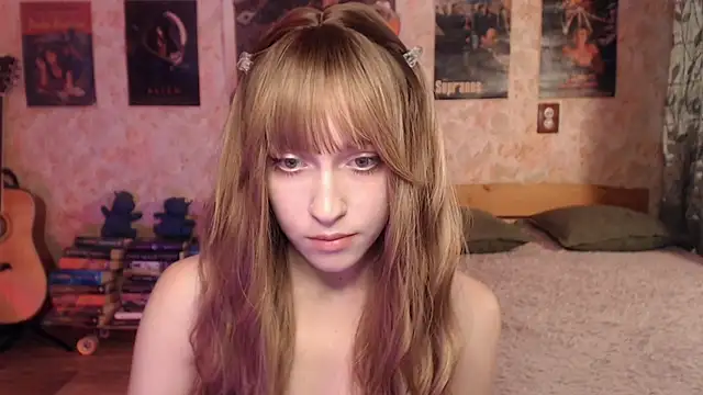 Snapshot of Friendly_Ellie chatting on 07-18-26, 12:26 Friendly Ellie online show from 07-18-26, 12:26