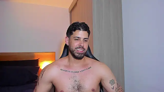 Snapshot of Justyn_Torres chatting on 12-04-24, 10:08 Justyn Torres online show from 12-04-24, 10:08