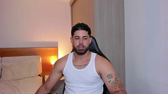 Snapshot of Justyn_Torres chatting on 01-02-25, 06:01 Justyn Torres online show from 01-02-25, 06:01