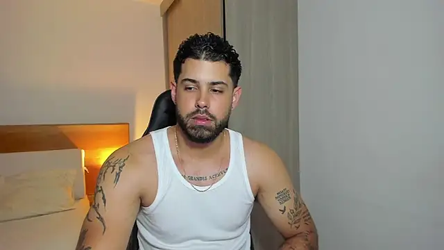 Snapshot of Justyn_Torres chatting on 01-04-25, 10:02 Justyn Torres online show from 01-04-25, 10:02