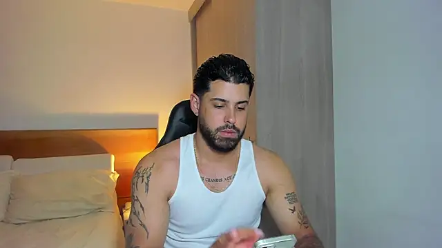 Snapshot of Justyn_Torres chatting on 01-08-25, 01:42 Justyn Torres online show from 01-08-25, 01:42