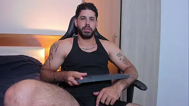 Snapshot of Justyn_Torres chatting on 01-23-25, 03:43 Justyn Torres online show from 01-23-25, 03:43