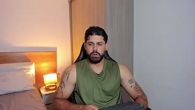 Snapshot of Justyn_Torres chatting on 02-17-25, 04:15 Justyn Torres online show from 02-17-25, 04:15