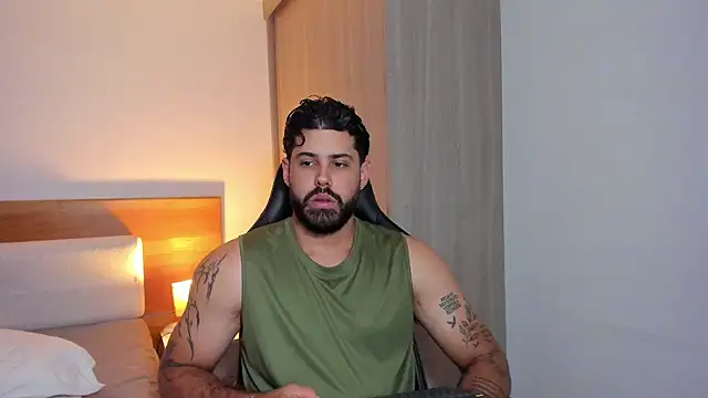 Snapshot of Justyn_Torres chatting on 02-17-25, 07:42 Justyn Torres online show from 02-17-25, 07:42