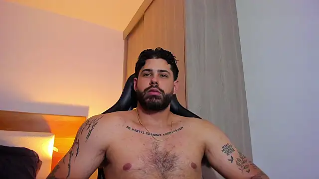 Snapshot of Justyn_Torres chatting on 03-05-25, 06:23 Justyn Torres online show from 03-05-25, 06:23