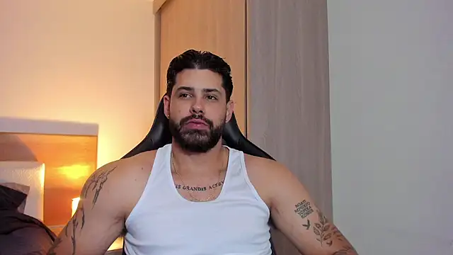 Snapshot of Justyn_Torres chatting on 03-11-25, 01:37 Justyn Torres online show from 03-11-25, 01:37