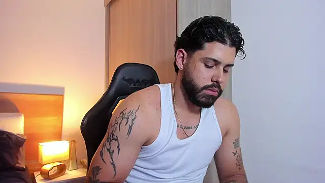 Snapshot of Justyn_Torres chatting on 03-11-25, 11:26 Justyn Torres online show from 03-11-25, 11:26