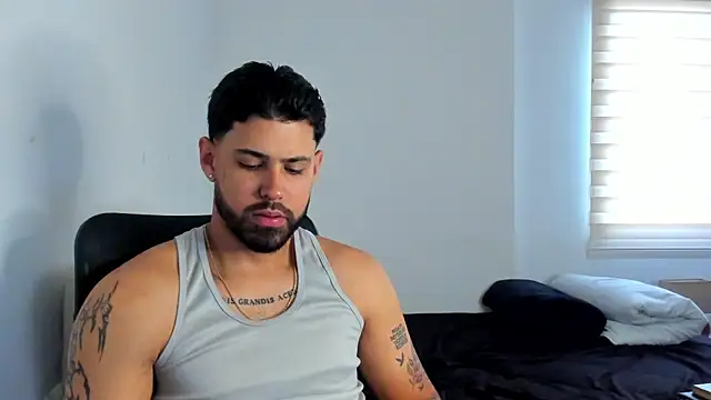 Snapshot of Justyn_Torres chatting on 10-15-25, 12:16 Justyn Torres online show from 10-15-25, 12:16