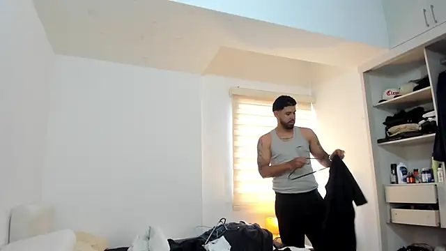 Snapshot of Justyn_Torres chatting on 10-16-25, 02:07 Justyn Torres online show from 10-16-25, 02:07