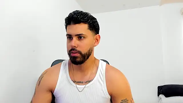 Snapshot of Justyn_Torres chatting on 10-17-25, 06:54 Justyn Torres online show from 10-17-25, 06:54