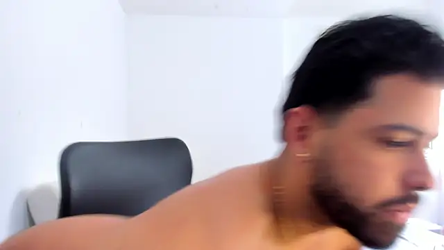 Snapshot of Justyn_Torres chatting on 10-23-25, 12:59 Justyn Torres online show from 10-23-25, 12:59