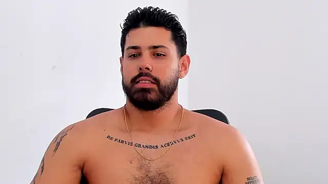 Snapshot of Justyn_Torres chatting on 10-27-25, 03:05 Justyn Torres online show from 10-27-25, 03:05