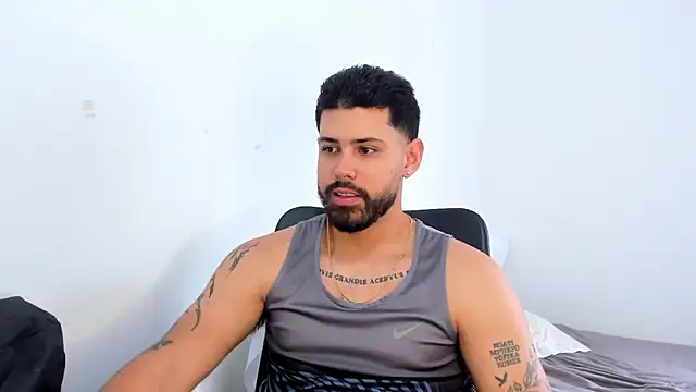 Snapshot of Justyn_Torres chatting on 10-29-25, 01:46 Justyn Torres online show from 10-29-25, 01:46