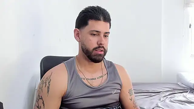 Snapshot of Justyn_Torres chatting on 10-30-25, 01:12 Justyn Torres online show from 10-30-25, 01:12