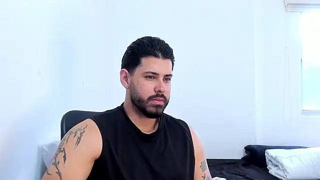 Snapshot of Justyn_Torres chatting on 11-25-25, 11:54 Justyn Torres online show from 11-25-25, 11:54