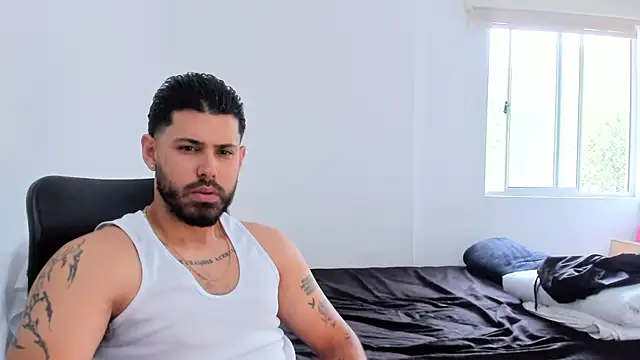 Snapshot of Justyn_Torres chatting on 12-02-25, 02:12 Justyn Torres online show from 12-02-25, 02:12