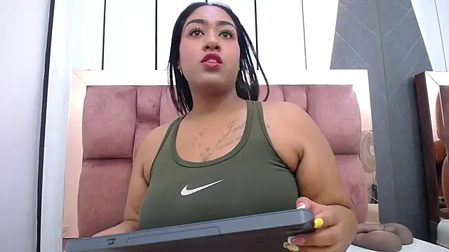 Snapshot of arianna_pearl chatting on 06-20-26, 01:25 arianna pearl online show from 06-20-26, 01:25