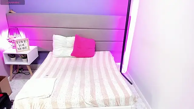 Ashleyyrobert online show from 12-17-25, 07:53