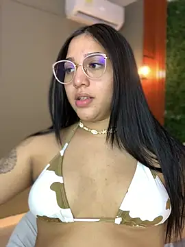 Snapshot of Amandanauty chatting on 12-21-24, 06:09 Amandanauty online show from 12-21-24, 06:09