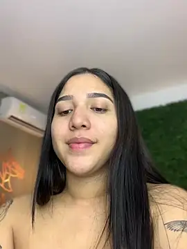 Snapshot of Amandanauty chatting on 01-19-25, 07:04 Amandanauty online show from 01-19-25, 07:04