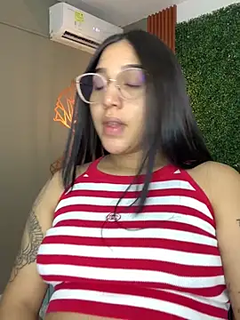 Snapshot of Amandanauty chatting on 02-27-25, 12:32 Amandanauty online show from 02-27-25, 12:32