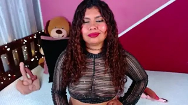 Snapshot of Queenamazon1 chatting on 04-25-26, 03:20 Queenamazon1 online show from 04-25-26, 03:20
