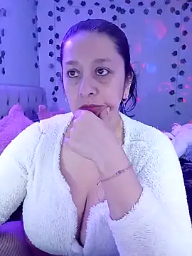 Snapshot of camilalatti chatting on 01-26-25, 10:02 camilalatti online show from 01-26-25, 10:02