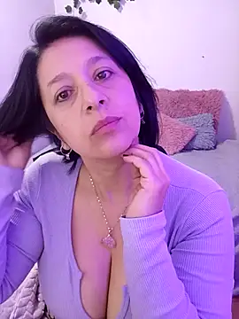 Snapshot of camilalatti chatting on 09-18-25, 05:37 camilalatti online show from 09-18-25, 05:37