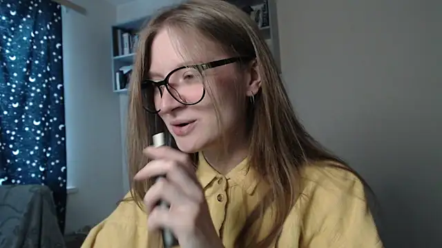 Snapshot of mollytuck chatting on 03-08-25, 12:20 mollytuck online show from 03-08-25, 12:20