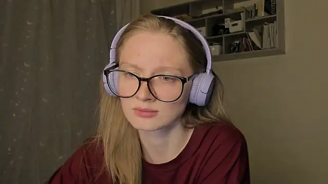 Snapshot of mollytuck chatting on 09-18-25, 03:03 mollytuck online show from 09-18-25, 03:03