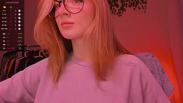 Snapshot of mollytuck chatting on 10-03-25, 03:53 mollytuck online show from 10-03-25, 03:53