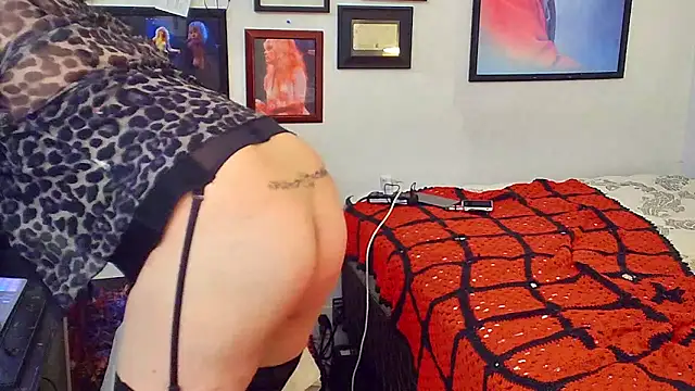 DoMeDoggyDiana online show from 10-18-25, 09:21