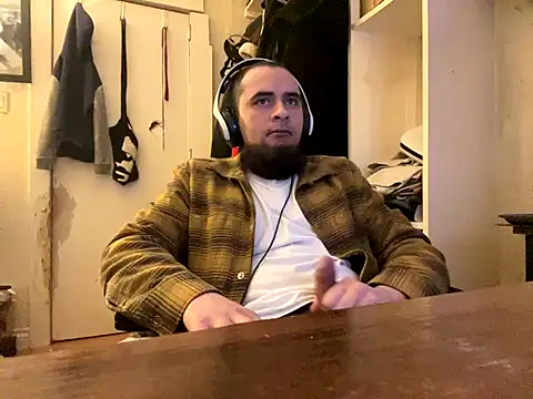 Snapshot of cnasty5621333 chatting on 11-18-25, 08:08 cnasty5621333 online show from 11-18-25, 08:08