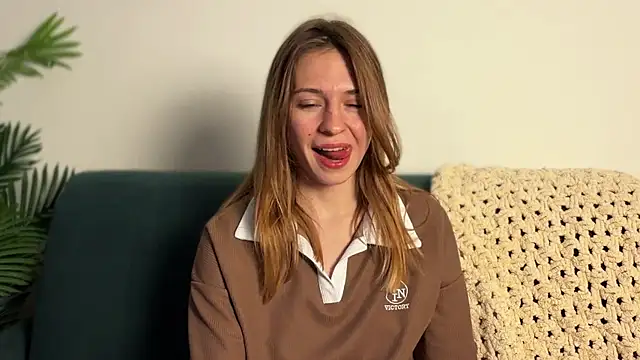 LovelyKatea online show from 04-18-26, 01:26