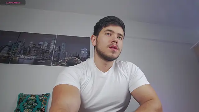 Snapshot of Arilas_ chatting on 11-21-25, 07:29 Arilas online show from 11-21-25, 07:29