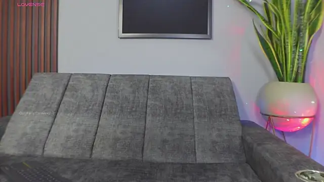 Snapshot of Catalina-sexy chatting on 02-15-25, 04:25 Catalina-sexy online show from 02-15-25, 04:25