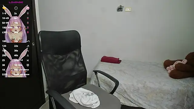 Snapshot of evelyx69x chatting on 12-21-24, 05:36 evelyx69x online show from 12-21-24, 05:36