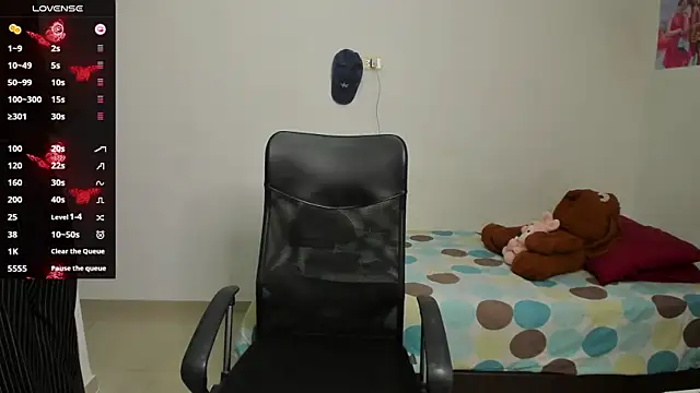 Snapshot of evelyx69x chatting on 12-28-24, 10:55 evelyx69x online show from 12-28-24, 10:55