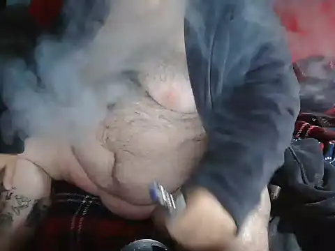 Snapshot of onkelgrau65 chatting on 10-15-25, 02:44 onkelgrau65 online show from 10-15-25, 02:44