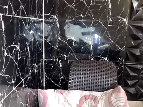 Snapshot of MissKeanna chatting on 12-25-24, 10:05 MissKeanna online show from 12-25-24, 10:05