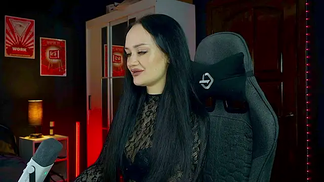 QueenAliss online show from 02-14-26, 06:21