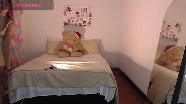 Snapshot of ValienteGirl_ chatting on 11-26-25, 03:40 ValienteGirl online show from 11-26-25, 03:40