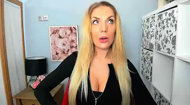 AulloraHoney online show from 12-18-24, 08:57