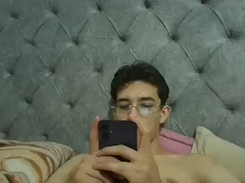 Snapshot of tiben11 chatting on 11-11-25, 02:22 tiben11 online show from 11-11-25, 02:22