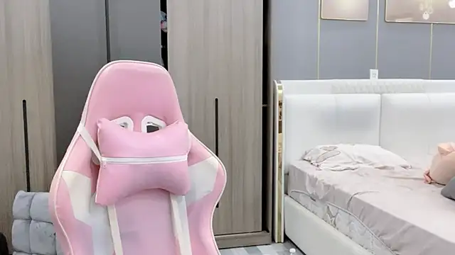 Snapshot of ANNA102 chatting on 02-16-26, 07:59 ANNA102 online show from 02-16-26, 07:59